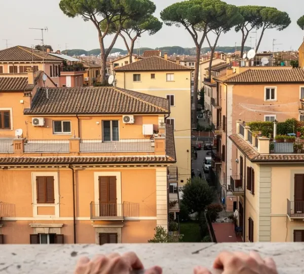 Panorama quartiere residenziale romano con palazzi storici e moderni, prezzi immobili Roma